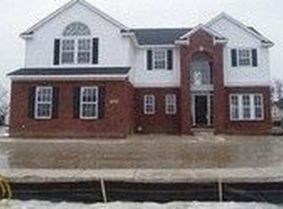 5001 White Tail Ct, Commerce Township, MI 48382