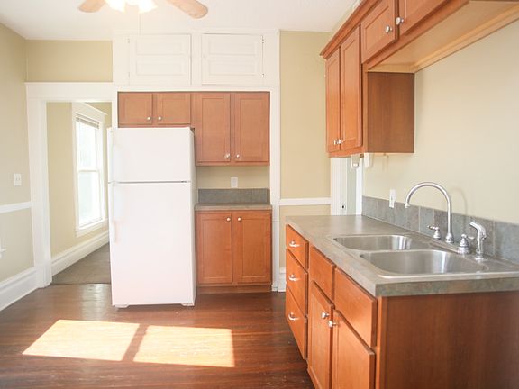4th image of 827 7th St NW #2