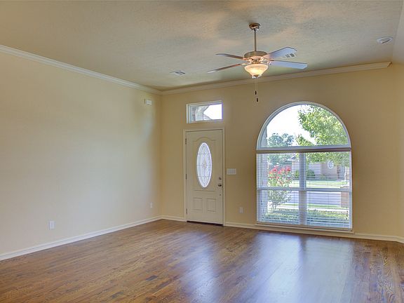 4th image of 10715 Masters Cir