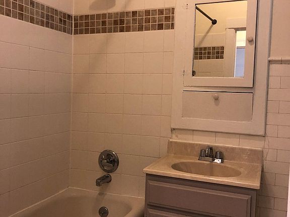 4th image of 439 20th Ave APT 1