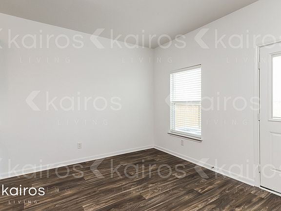 4th image of 926 Shady Brook