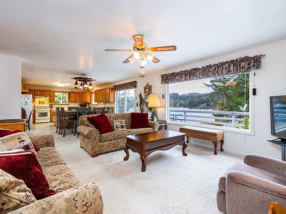 3rd image of 1610 NE Lake Cove Dr