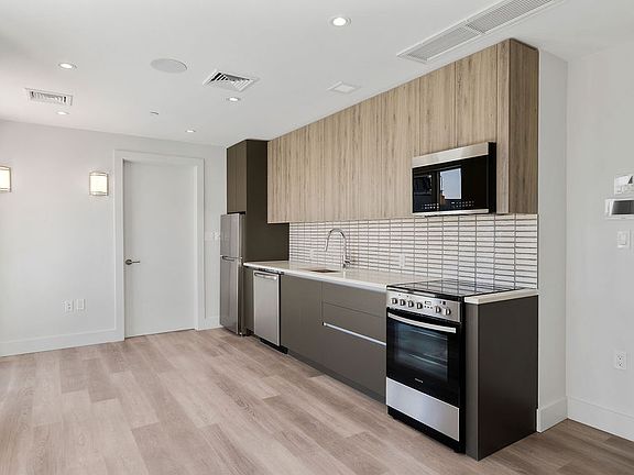 5th image of 2605 Snyder Ave #7D