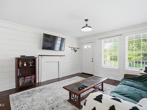 4th image of 1010 Sharondale Ave
