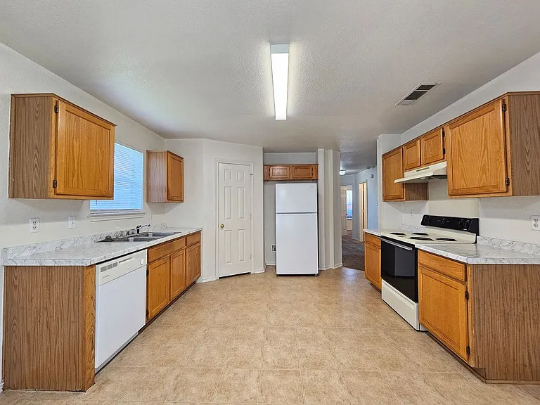4604 Ledgestone Dr — Photo 2