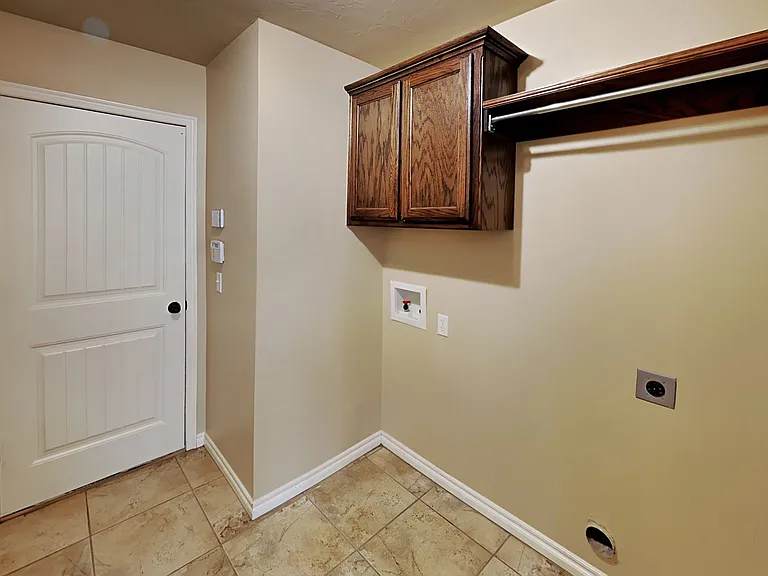 9315 Peachtree Ln — Photo 18