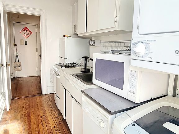 4th image of 50 W 55th St #5A