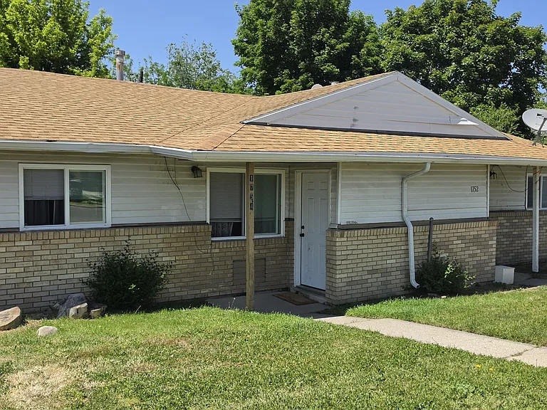 1752 S 440 W — Photo 30