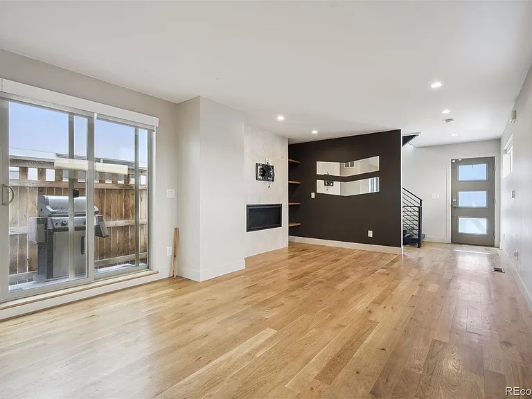 1386 Zenobia St — Photo 13