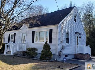 6 Locust Dr, Helmetta, NJ 08828