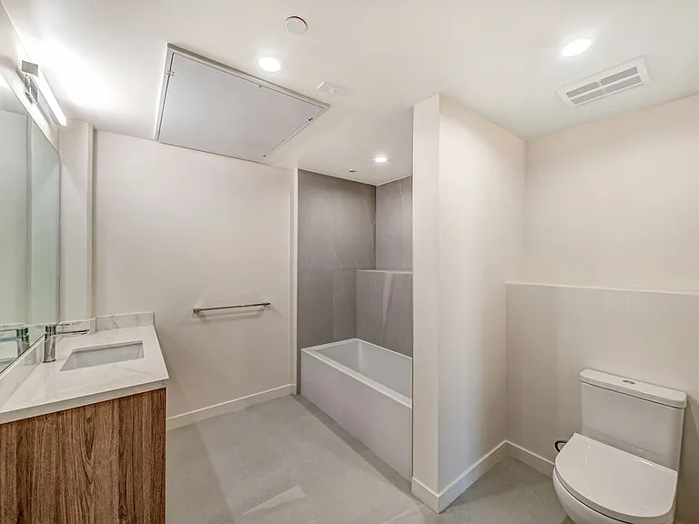 1257 N Detroit St #103 — Photo 8