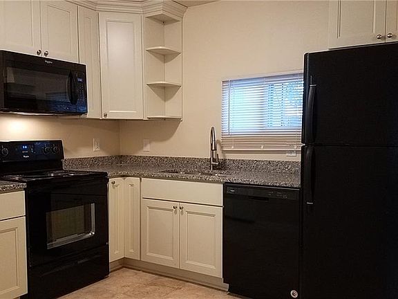 5th image of 1075 Glen Willow Dr