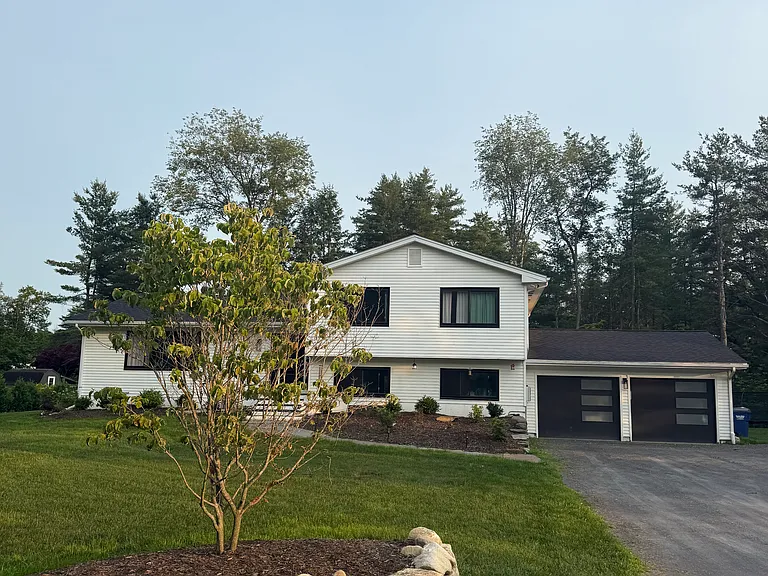 11 Old Barn Rd — Photo 2