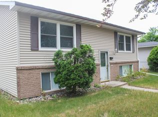 2210 9th Ave S, Fargo, ND 58103