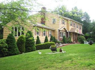 81 Merrimac Dr, Trumbull, CT 06611