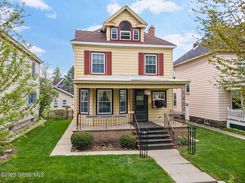 2nd image of 1124 Parkwood Boulevard