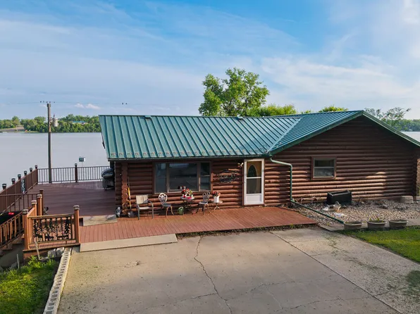 631 Spiritwood Ave, Jamestown, ND 58401