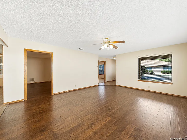 1504 Circle Oak Dr — Photo 16