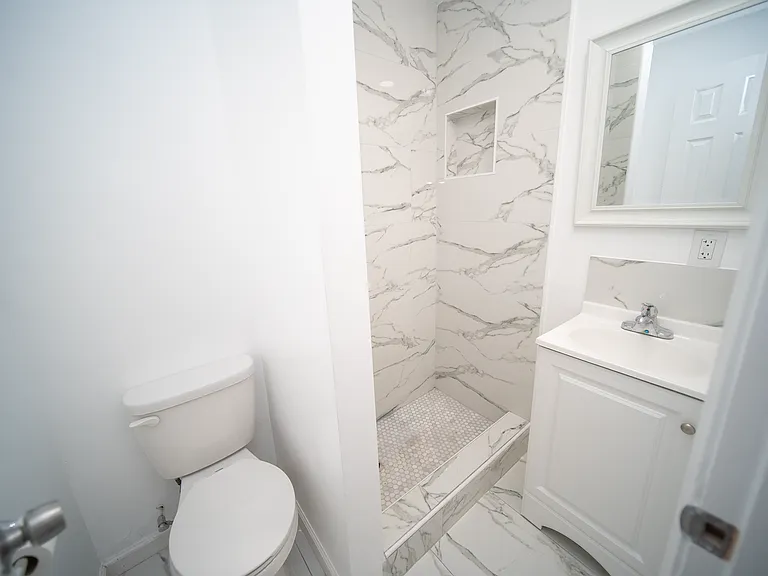 130 Jasper St — Photo 7