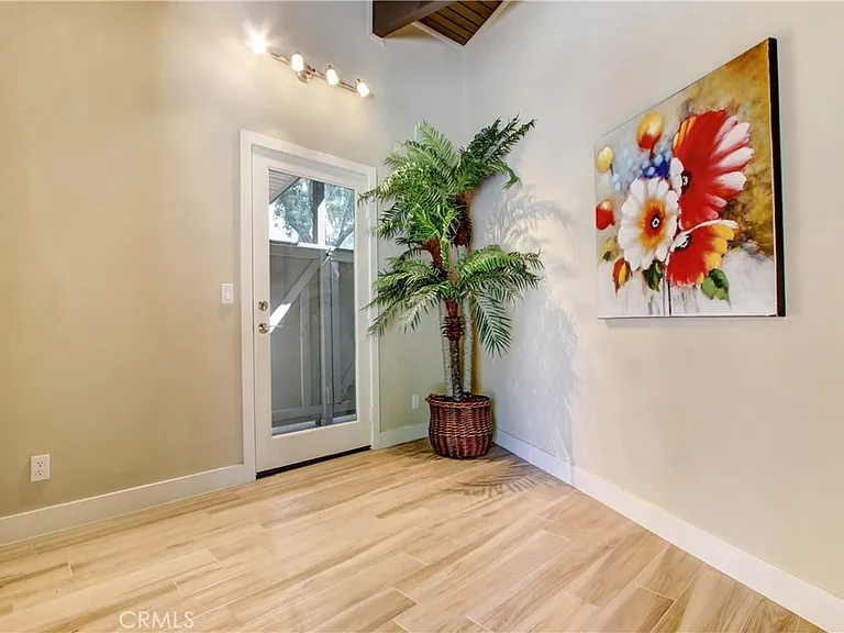 10446 Alta Loma Dr — Photo 5