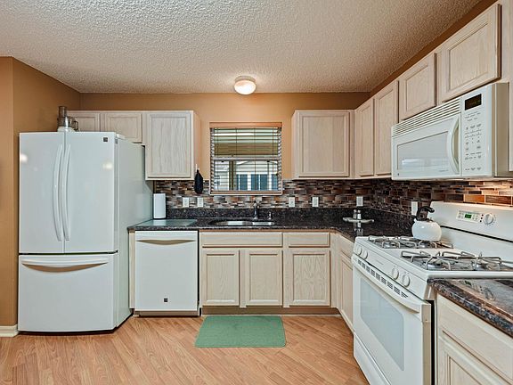3rd image of 3306 Oakdale Pl