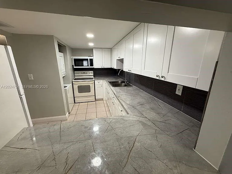 10000 NW 80th Ct #2345 — Photo 3
