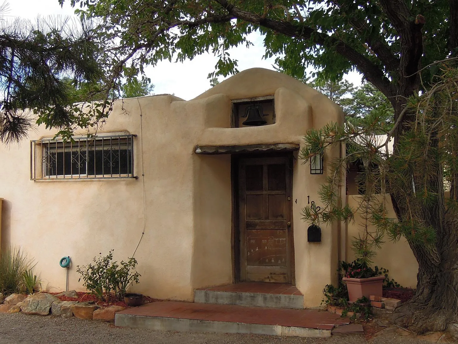 1820 Cornell Dr SE — Photo 1
