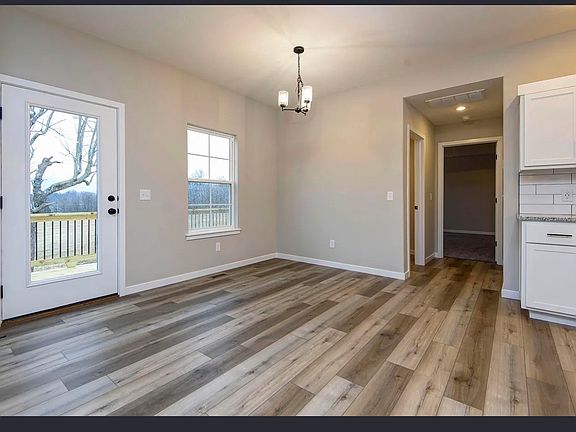 4th image of 878 S Parkside Cir