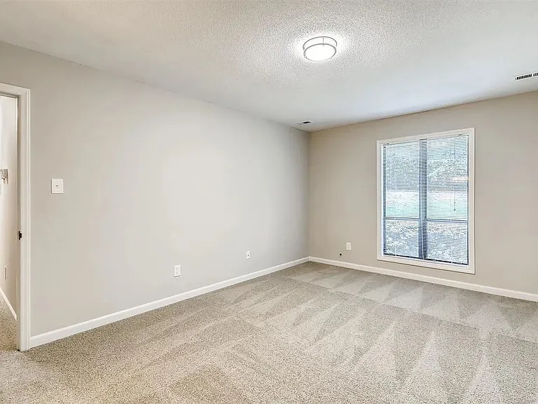 224 Clancy Cir — Photo 14