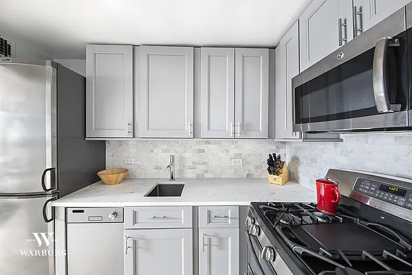 Sold by Warburg | media 4