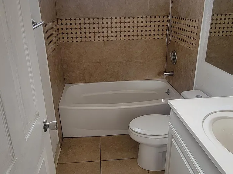 900 Cambridge Dr #108 — Photo 11