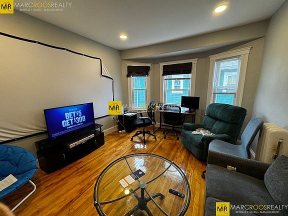 5th image of 72 Frederick Ave #1