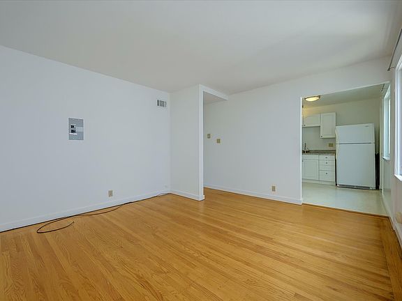 3rd image of 160 Pierce St APT 4