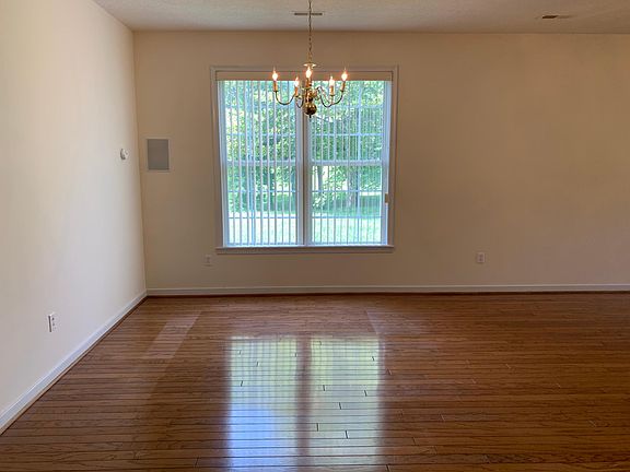 4th image of 203 Paulette Cir