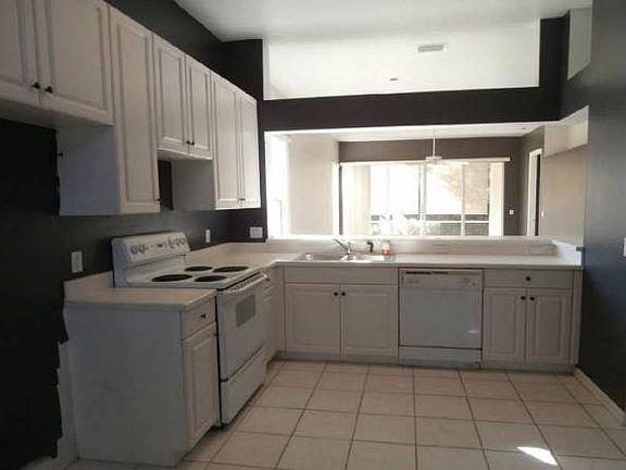 5th image of 12884 Devonshire Lakes Cir
