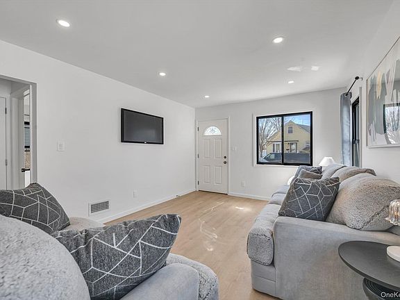 3rd image of 1568 Madison Street