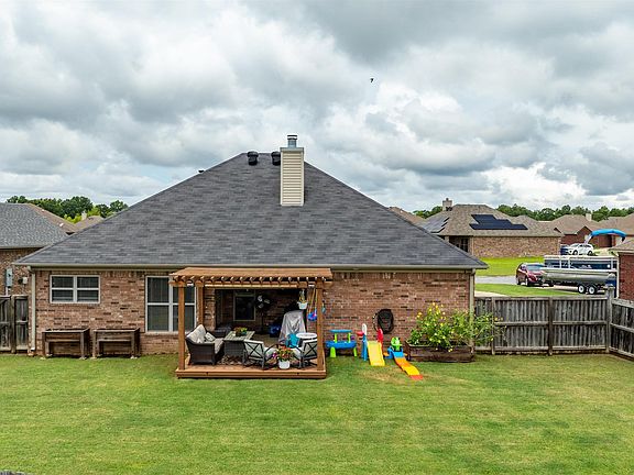 5th image of 105 Chambery Dr
