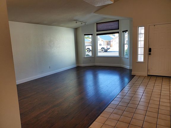 3rd image of 742 Bluebird Dr