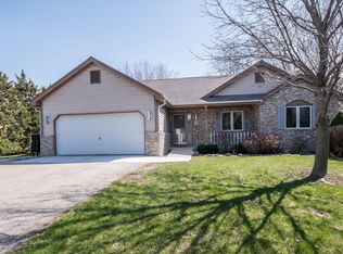 W207S7994 Hillendale Dr, Muskego, WI 53150