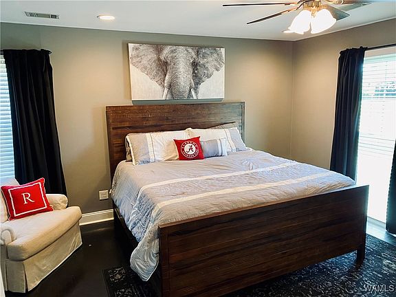 5th image of 19 Parkwood Cir