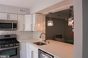 5th image of 2302 Yarmouth Ln