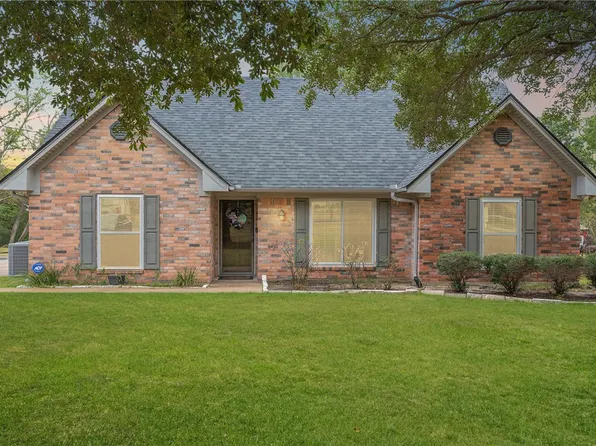 2007 Pinewood Dr, Bryan, TX 77807