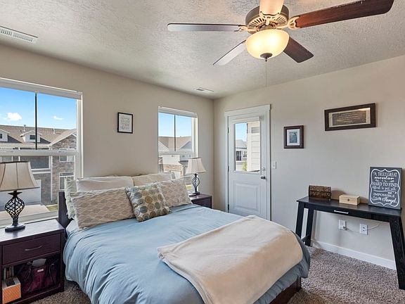 4th image of 258 E Cordoba Dr