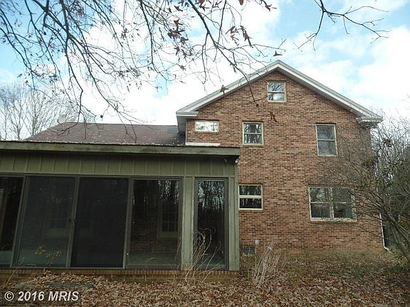 3rd image of 525 Kennersley Farm Ln