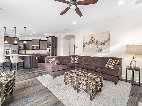 5th image of 113 Hill Place Dr