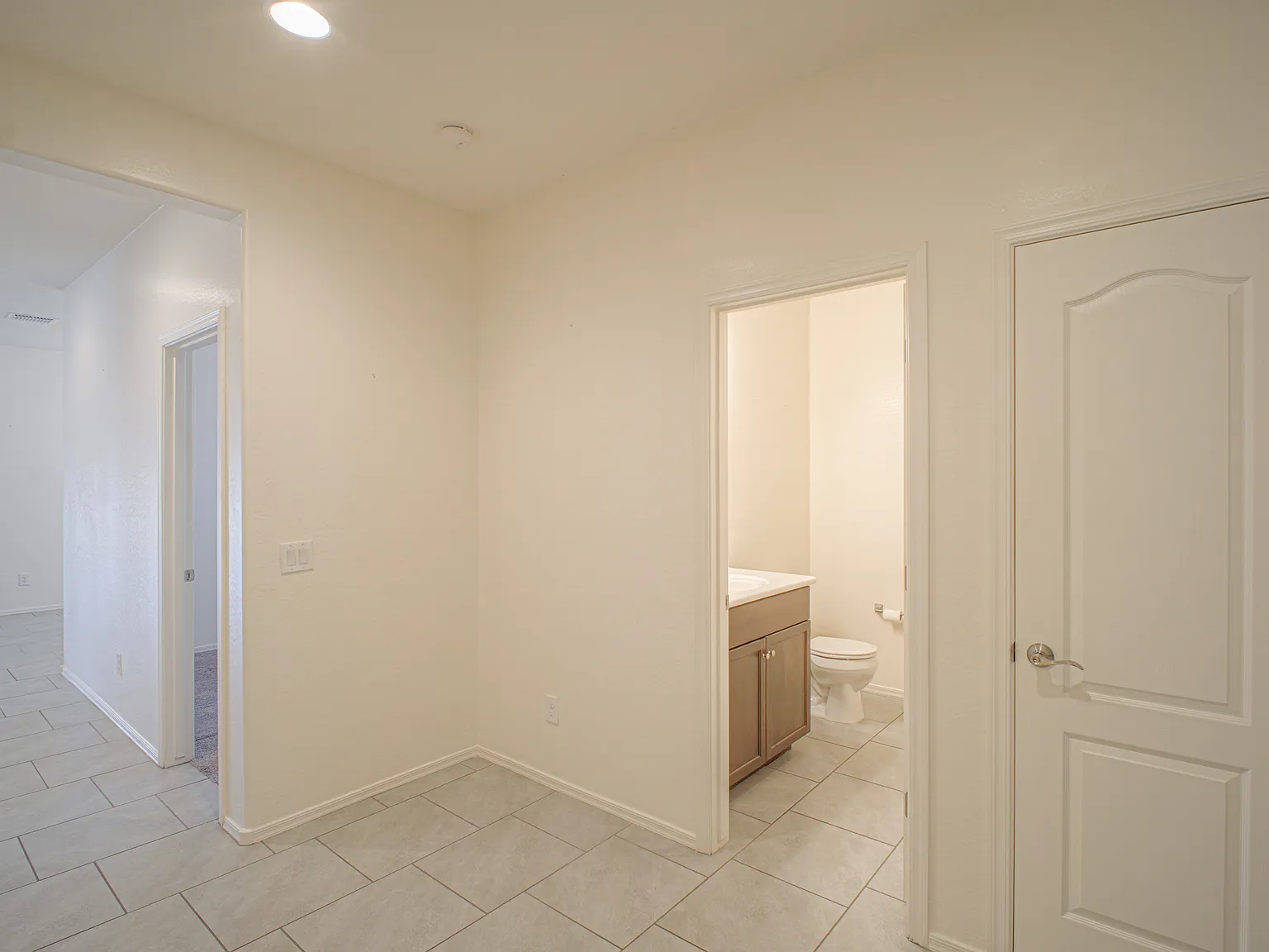 3 bed, 1896 sqft, $1,900 — Photo 4