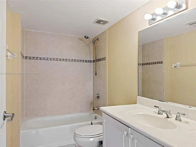 280 SW 20th Rd #702 — Photo 14