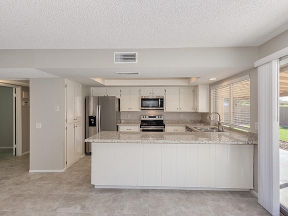 3rd image of 2301 W Caribbean Ln