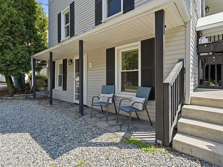 9 Hunters Rd #B — Photo 3