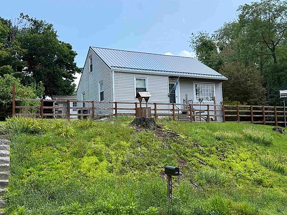 2nd image of 600 Woodland Rd